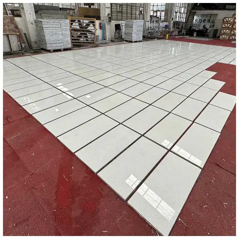 Azulejos de mármol blanco cristalino